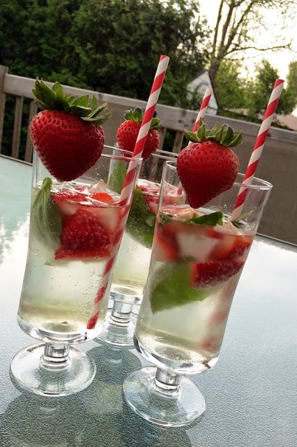 Cockail Fraises Basilic / Cinq Fourchettes