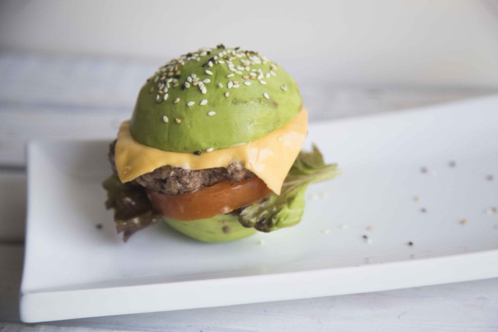 Hamburger aux avocats SANS GLUTEN : Juste WOW ! / Cinq Fourchettes