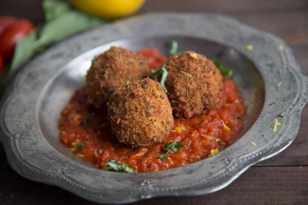 Bocconcinis frits avec sauce marinara Cinq Fourchettes