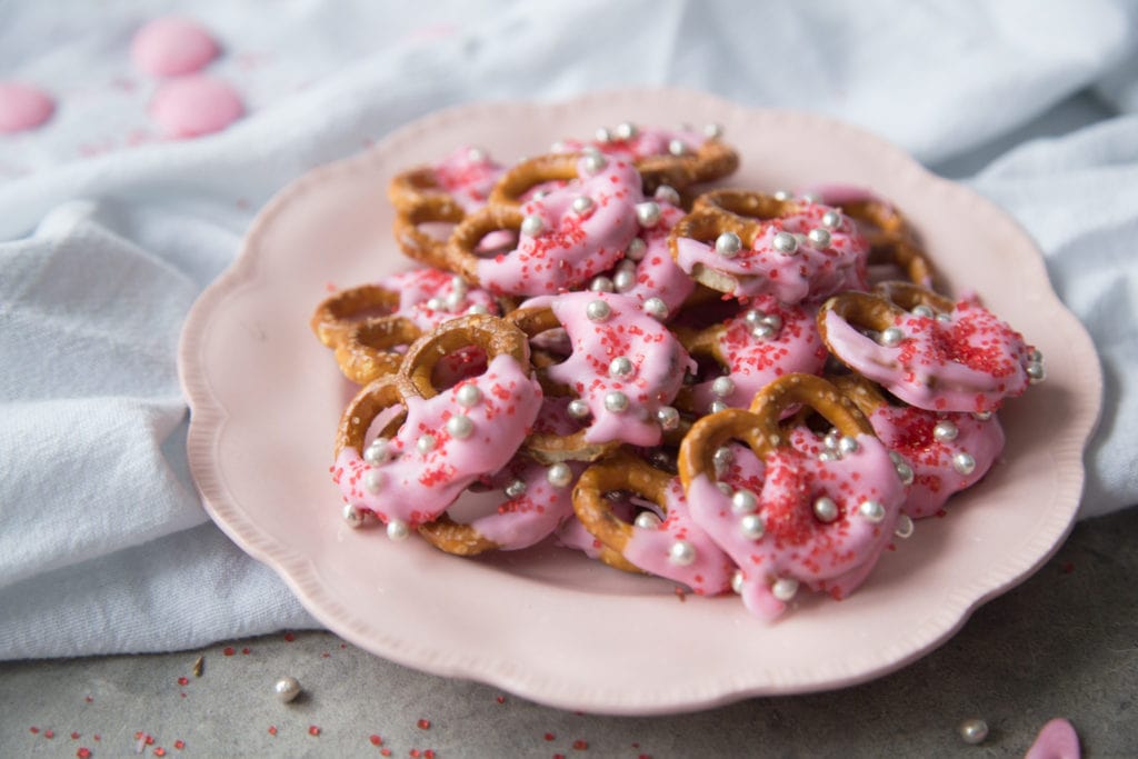 St Valentin Roses Bretzels au chocolat pour la Saint-Valentin » Cinq Fourchettes