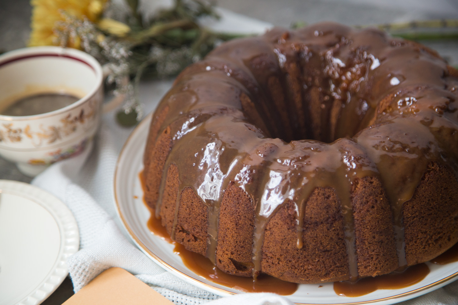 gâteau à la citrouille pumpkin cake caramel salé salted sauce recette recipe Cinq Fourchettes