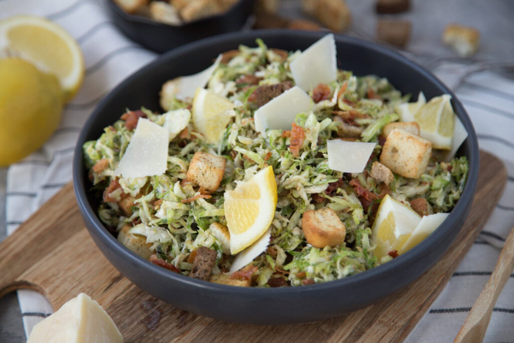 salade de choux de Bruxelles brussel sprout salad ceasar césar recette recipe Cinq Fourchettes