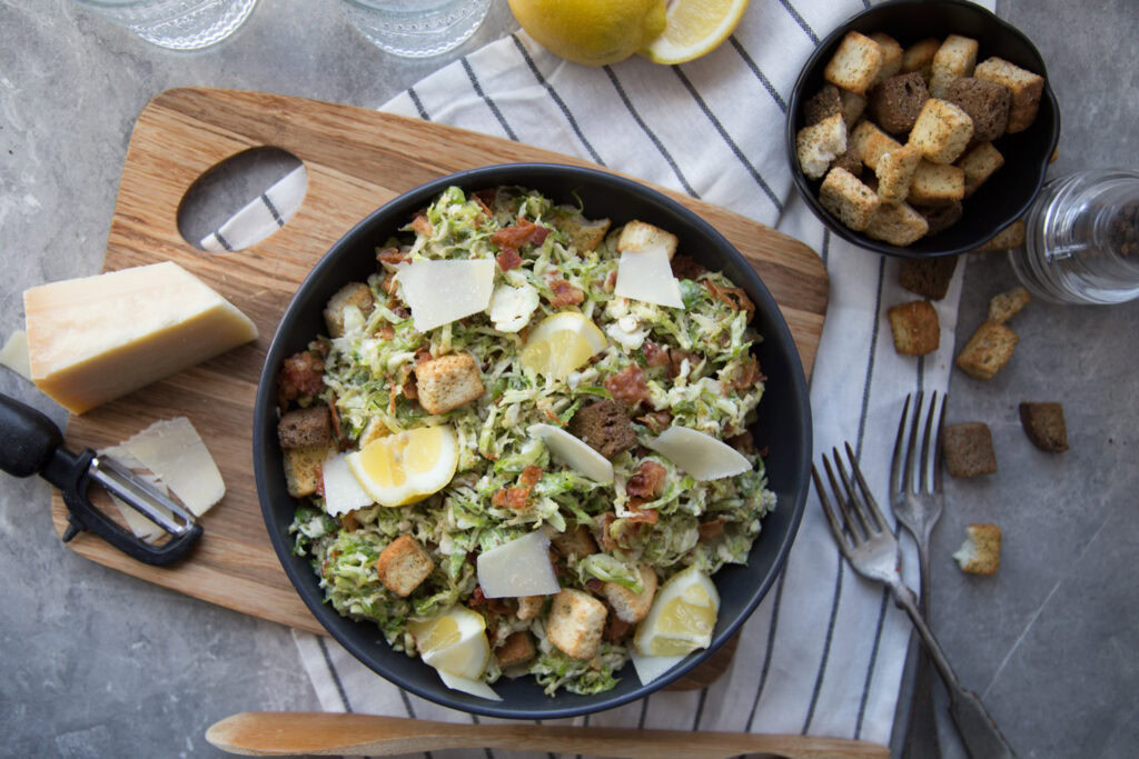 salade de choux de Bruxelles brussel sprout salad ceasar césar recette recipe Cinq Fourchettes